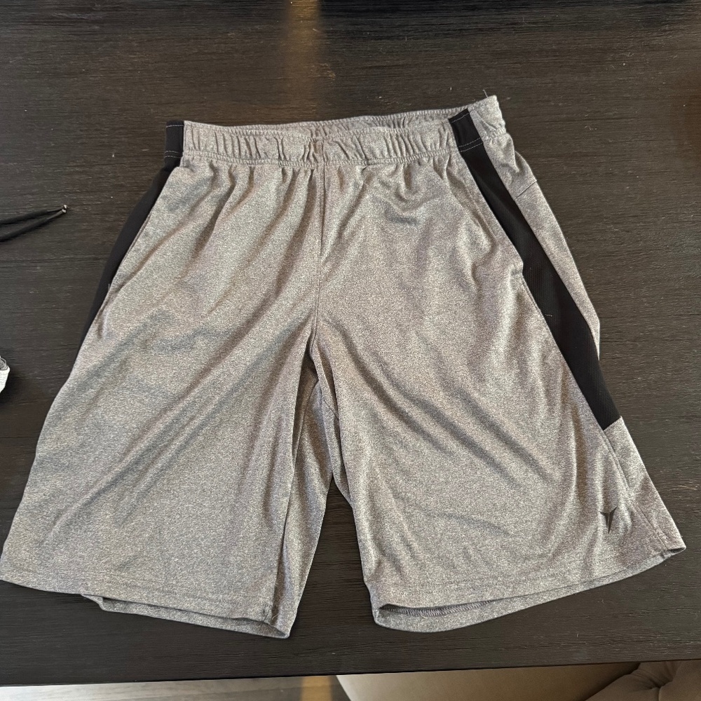 Men's Old Navy Active Shorts. In excellent condition.